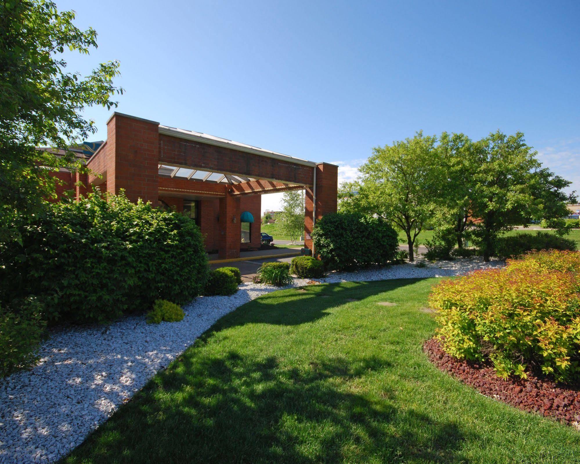 Wingate By Wyndham Canton-Hall Of Fame Exterior photo